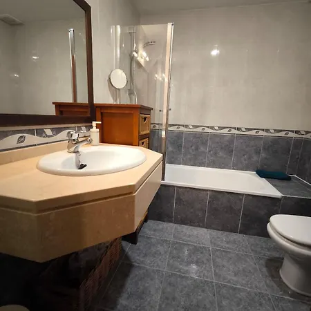 With 3 Bedrooms, 2 Bathrooms, Garage, And Wi-fi * Oviedo