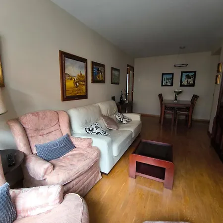 With 3 Bedrooms, 2 Bathrooms, Garage, And Wi-fi Apartman *