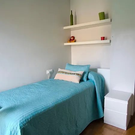 With 3 Bedrooms, 2 Bathrooms, Garage, And Wi-fi * Oviédo