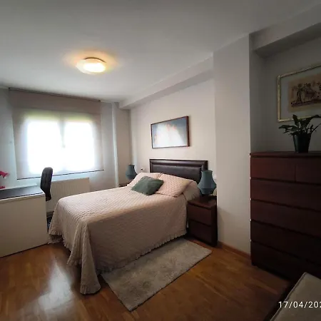 With 3 Bedrooms, 2 Bathrooms, Garage, And Wi-fi Apartman *